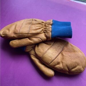 Fly low leather mitts